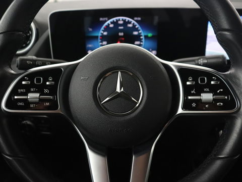 Mercedes-Benz B-Klasse 180 Advantage | Stoelverwarming | Camera | Carplay | Trekhaak | Full LED | Navigatie | Half leder | Climate control | Park Assist