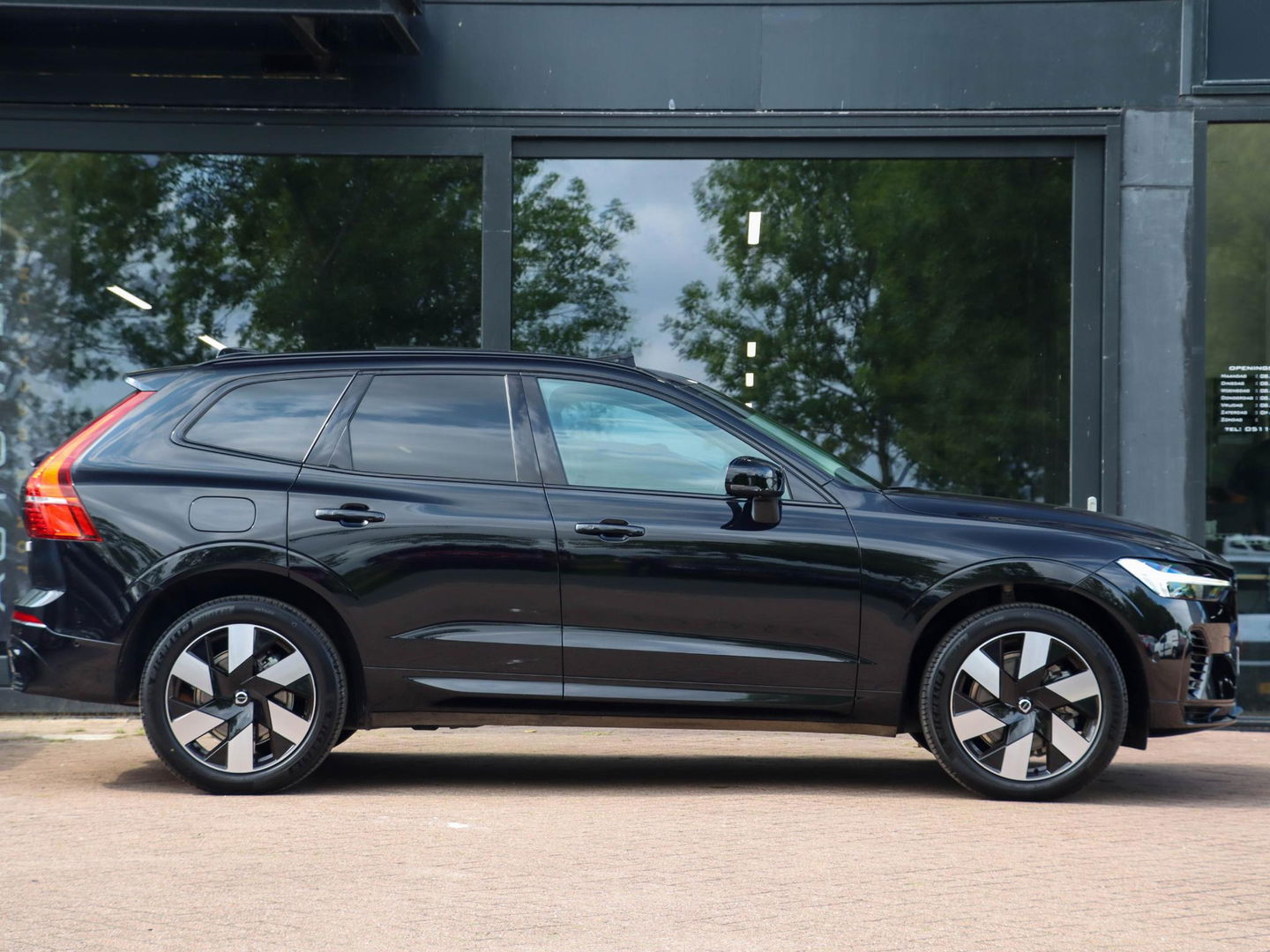 Volvo XC60 T8 Plug-in hybrid AWD Plus Dark 455PK | 360 Cam | 20'' | Harman Kardon | Winterpakket