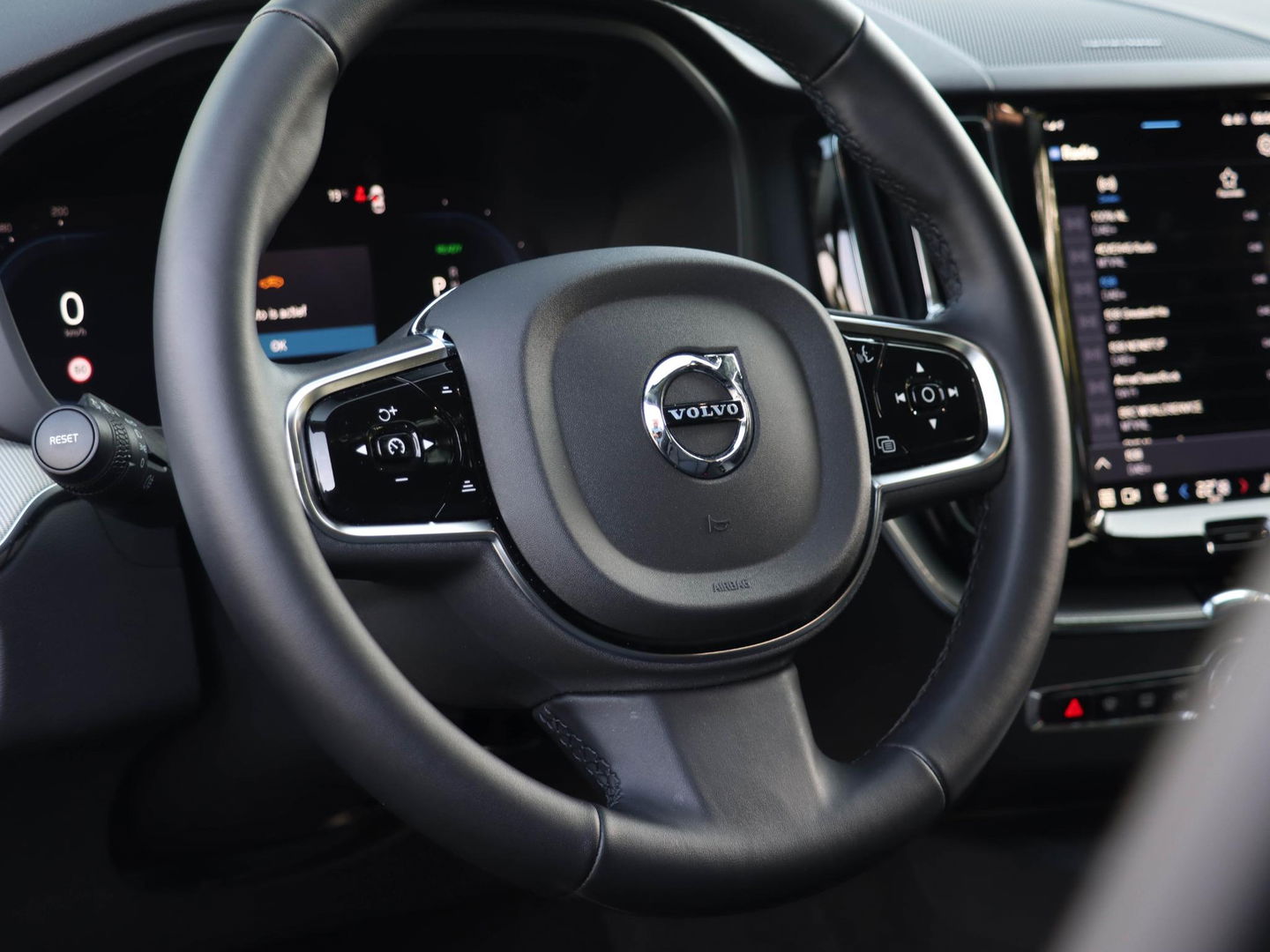 Volvo XC60 T8 Plug-in hybrid AWD Plus Dark 455PK | 360 Cam | 20'' | Harman Kardon | Winterpakket