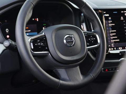 Volvo XC60 T8 Plug-in hybrid AWD Plus Dark 455PK | 360 Cam | 20'' | Harman Kardon | Winterpakket