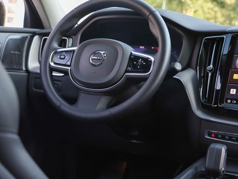 Volvo XC60 T8 Plug-in hybrid AWD Plus Dark 455PK | 360 Cam | 20'' | Harman Kardon | Winterpakket