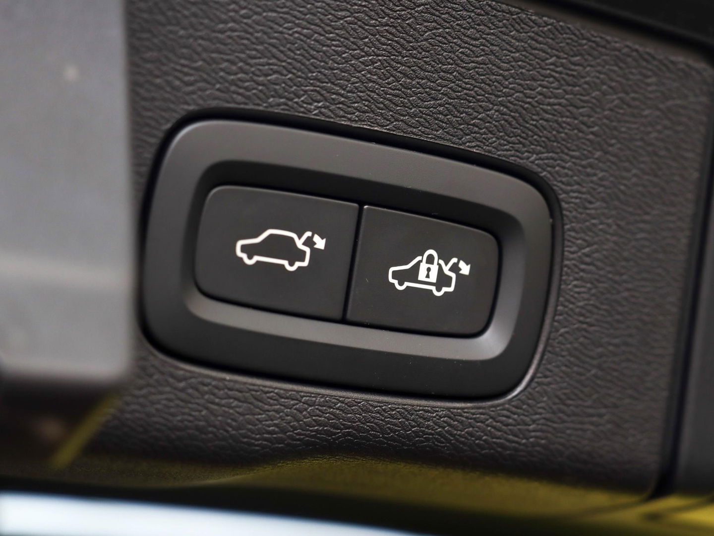 Volvo XC60 T8 Plug-in hybrid AWD Plus Dark 455PK | 360 Cam | 20'' | Harman Kardon | Winterpakket