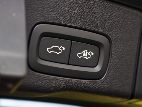 Volvo XC60 T8 Plug-in hybrid AWD Plus Dark 455PK | 360 Cam | 20'' | Harman Kardon | Winterpakket