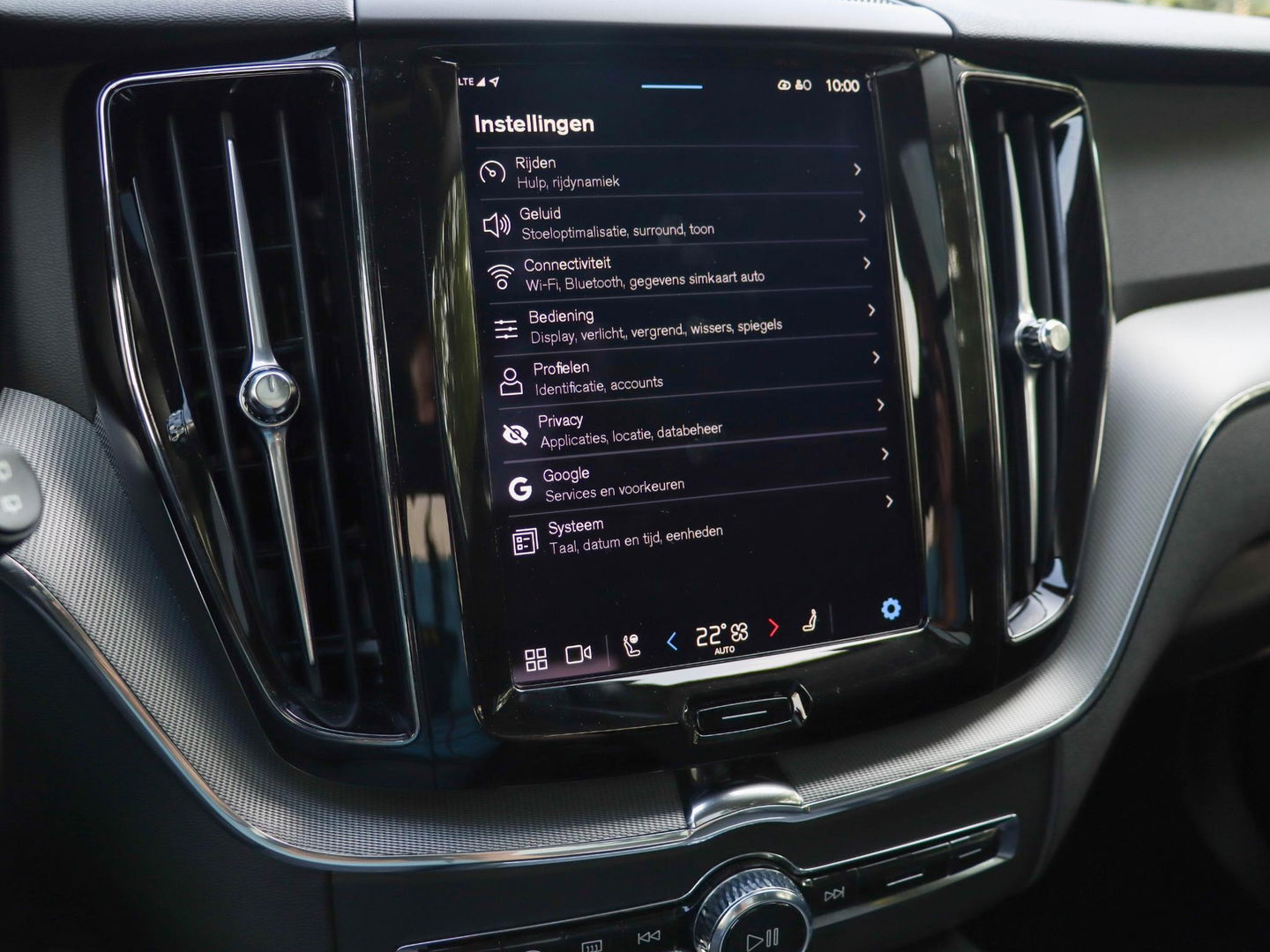 Volvo XC60 T8 Plug-in hybrid AWD Plus Dark 455PK | 360 Cam | 20'' | Harman Kardon | Winterpakket
