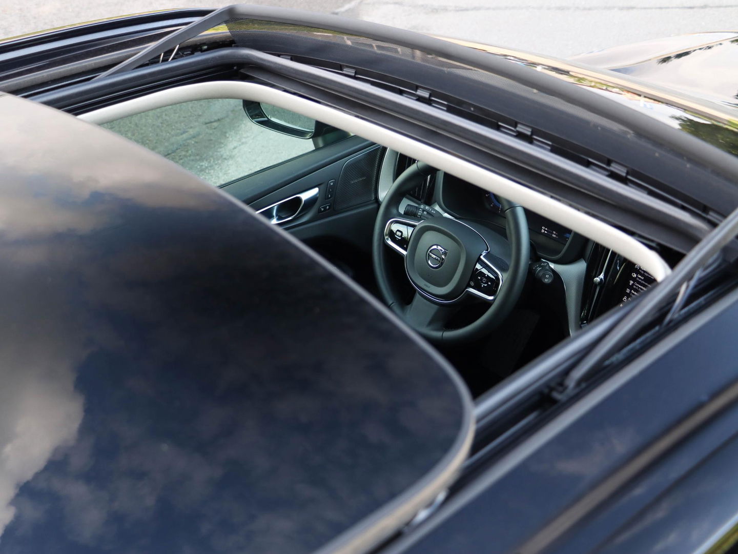 Volvo XC60 T8 Plug-in hybrid AWD Plus Dark 455PK | 360 Cam | 20'' | Harman Kardon | Winterpakket