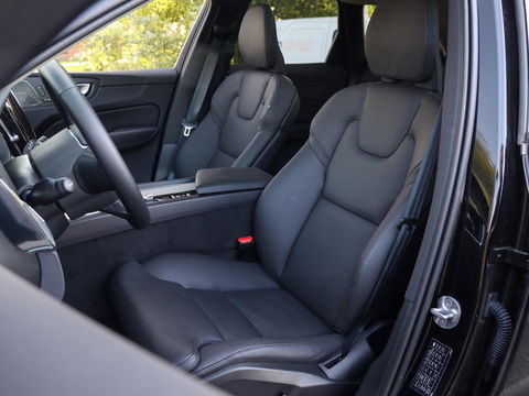 Volvo XC60 T8 Plug-in hybrid AWD Plus Dark 455PK | 360 Cam | 20'' | Harman Kardon | Winterpakket