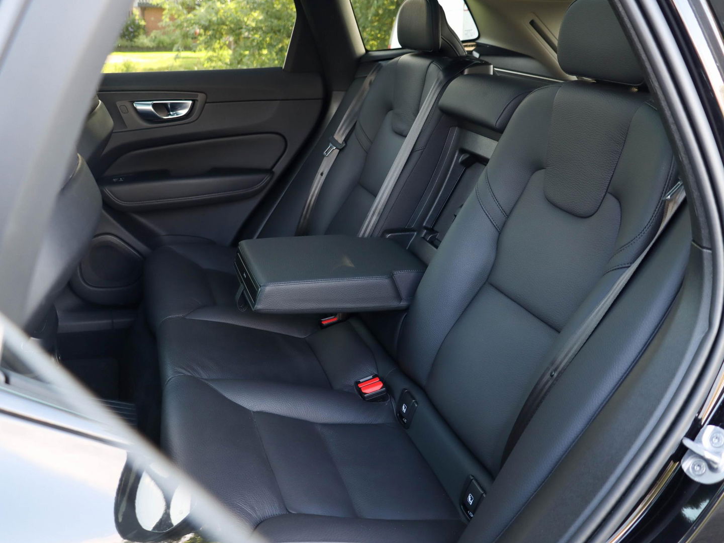 Volvo XC60 T8 Plug-in hybrid AWD Plus Dark 455PK | 360 Cam | 20'' | Harman Kardon | Winterpakket