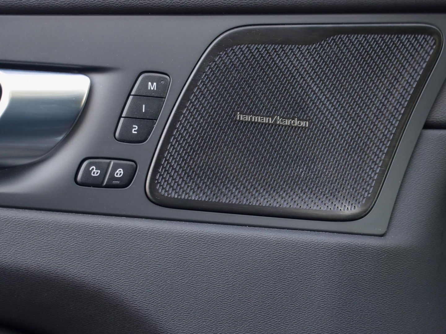 Volvo XC60 T8 Plug-in hybrid AWD Plus Dark 455PK | 360 Cam | 20'' | Harman Kardon | Winterpakket