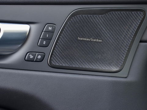 Volvo XC60 T8 Plug-in hybrid AWD Plus Dark 455PK | 360 Cam | 20'' | Harman Kardon | Winterpakket