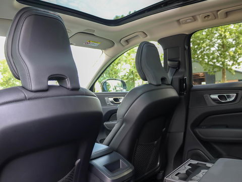 Volvo XC60 T8 Plug-in hybrid AWD Plus Dark 455PK | 360 Cam | Harman Kardon | 20'' | Winterpakket