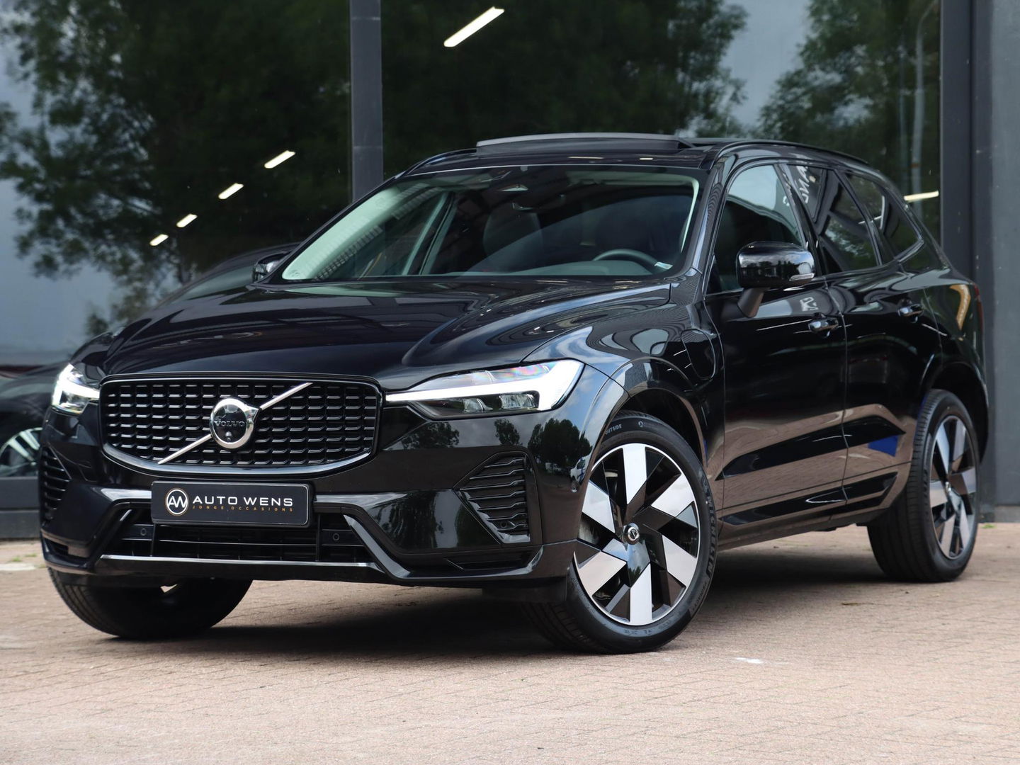 Volvo XC60 T8 Plug-in hybrid AWD Plus Dark 455PK | 360 Cam | Harman Kardon | 20'' | Winterpakket
