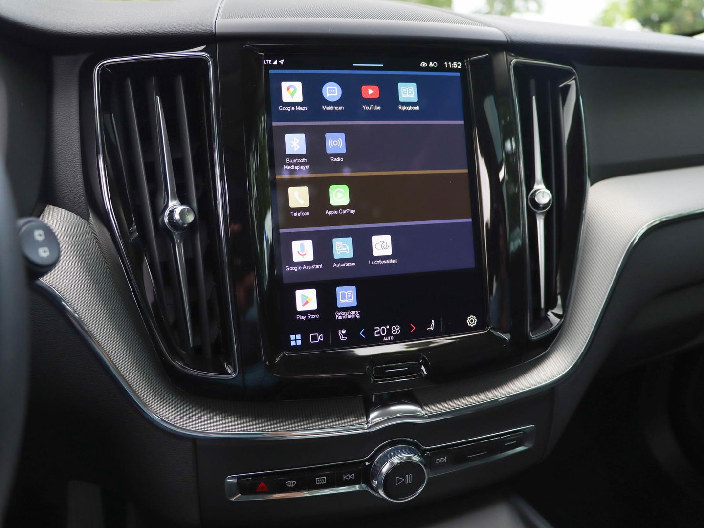 Volvo XC60 T8 Plug-in hybrid AWD Plus Dark 455PK | 360 Cam | Harman Kardon | 20'' | Winterpakket