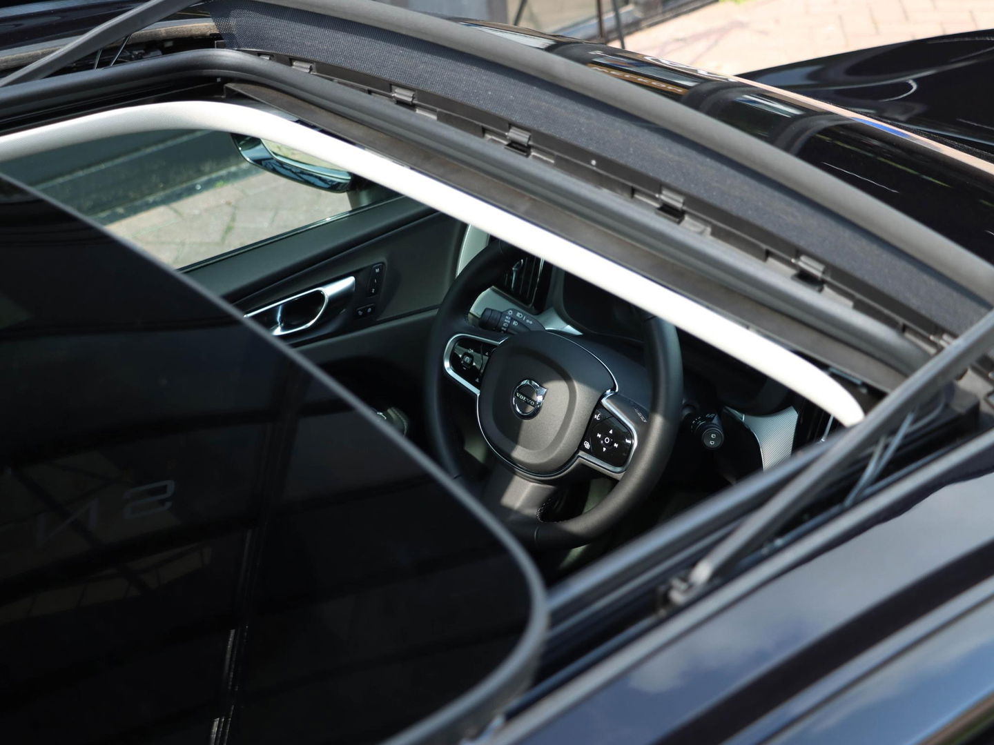 Volvo XC60 T8 Plug-in hybrid AWD Plus Dark 455PK | 360 Cam | Harman Kardon | 20'' | Winterpakket
