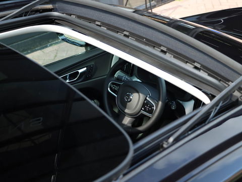 Volvo XC60 T8 Plug-in hybrid AWD Plus Dark 455PK | 360 Cam | Harman Kardon | 20'' | Winterpakket