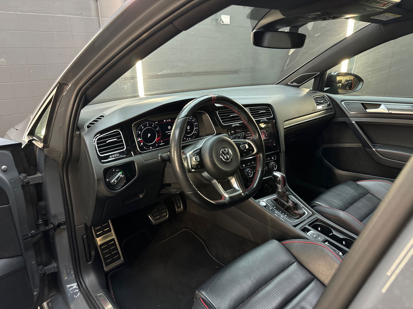 Volkswagen Golf 2.0 TSI GTI TCR Pano|Dyna|Keyl|Akra|Leer|VOL