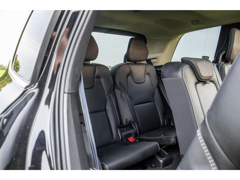 Volvo XC90 T8 Recharge 7p. AWD R-Design | Luchtvering | 22'' | Trekhaak | Stoelkoeling/verwarming