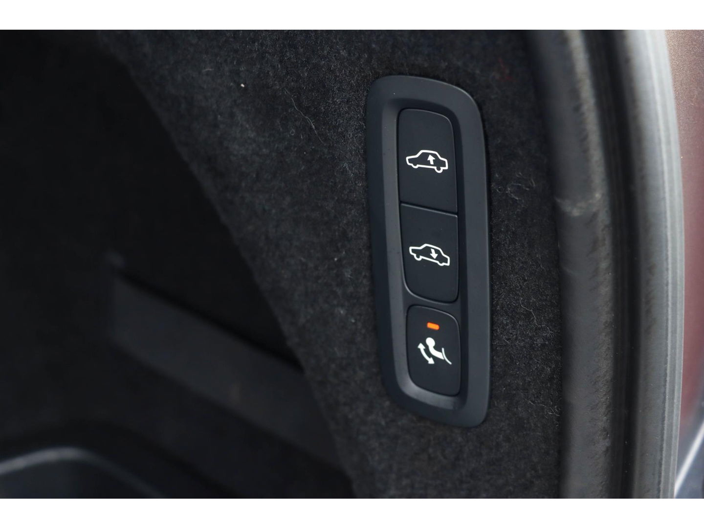 Volvo XC90 T8 Recharge 7p. AWD R-Design | Luchtvering | 22'' | Trekhaak | Stoelkoeling/verwarming