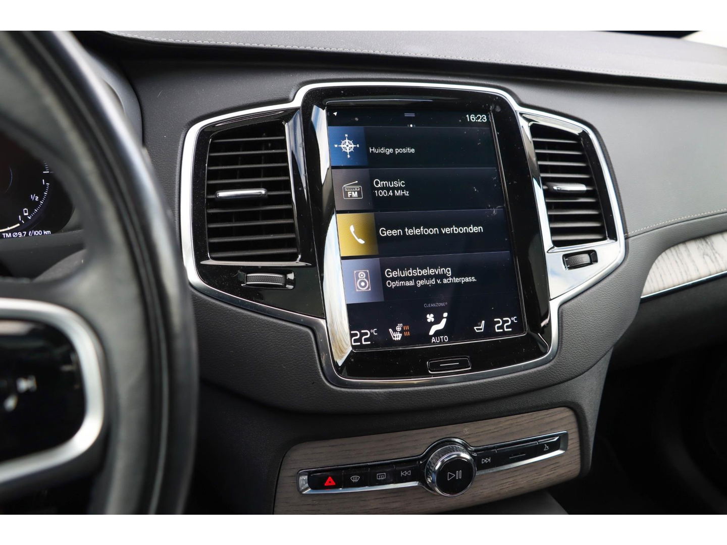 Volvo XC90 T8 Recharge 7p. AWD R-Design | Luchtvering | 22'' | Trekhaak | Stoelkoeling/verwarming