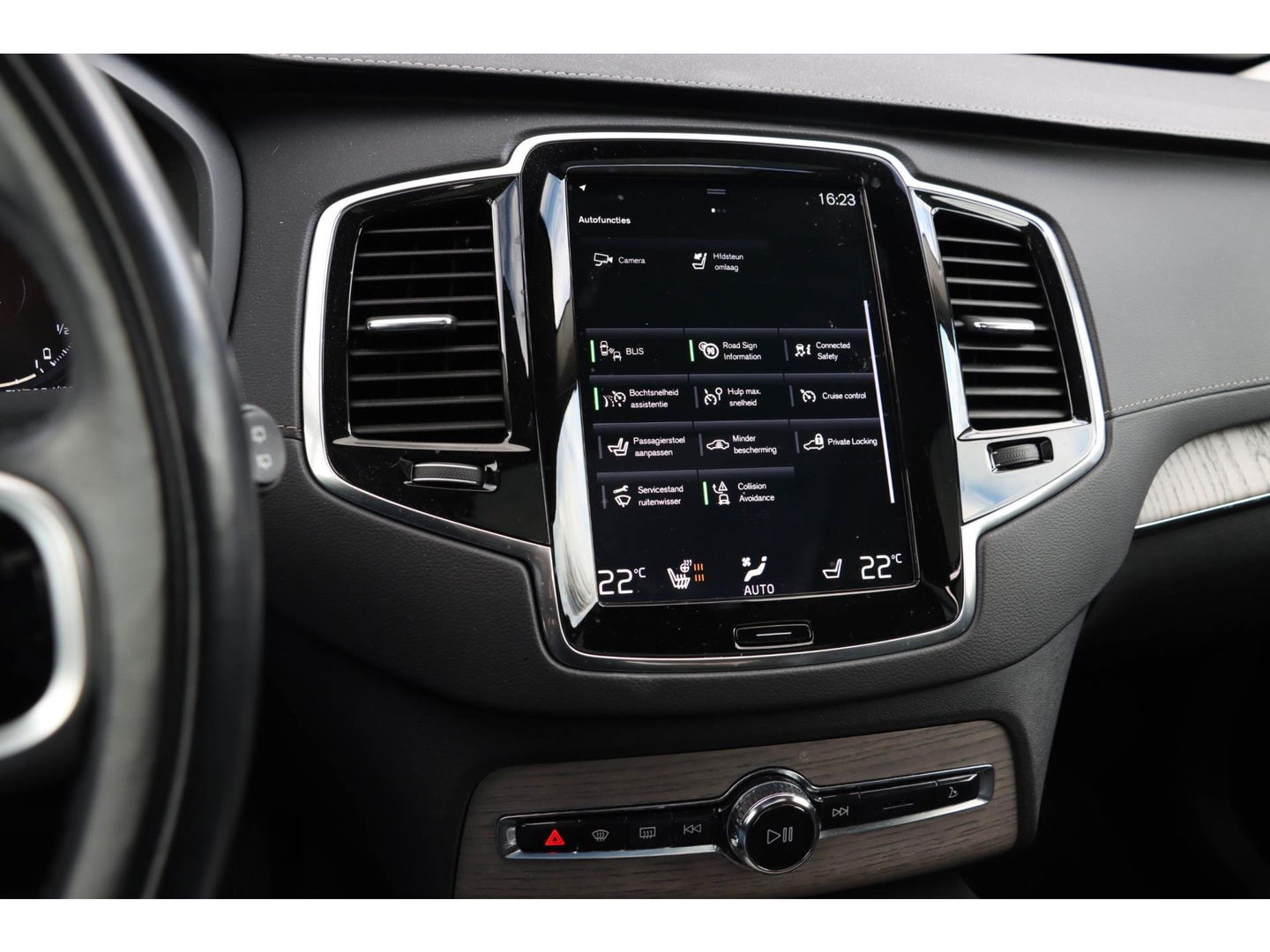 Volvo XC90 T8 Recharge 7p. AWD R-Design | Luchtvering | 22'' | Trekhaak | Stoelkoeling/verwarming