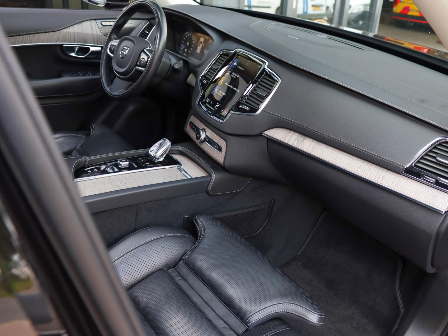 Volvo XC90 T8 Recharge 7p. AWD R-Design | Luchtvering | 22'' | Trekhaak | Stoelkoeling/verwarming