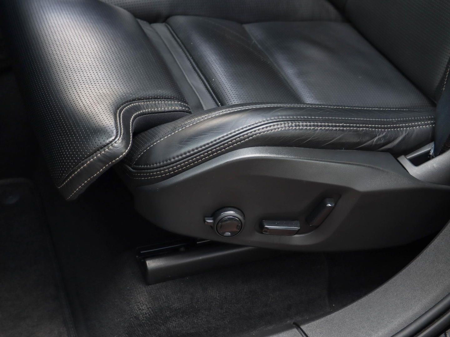 Volvo XC90 T8 Recharge 7p. AWD R-Design | Luchtvering | 22'' | Trekhaak | Stoelkoeling/verwarming