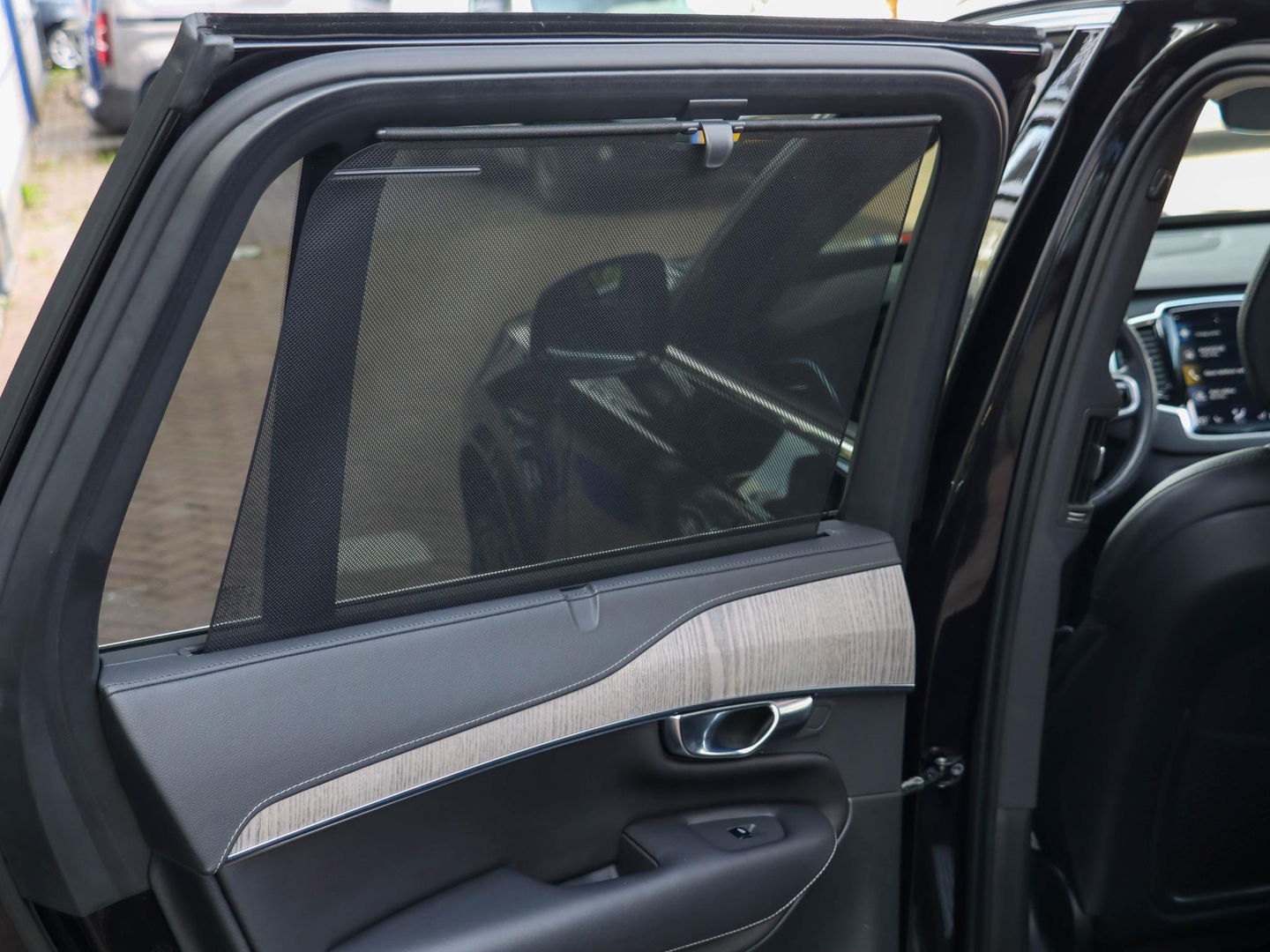 Volvo XC90 T8 Recharge 7p. AWD R-Design | Luchtvering | 22'' | Trekhaak | Stoelkoeling/verwarming