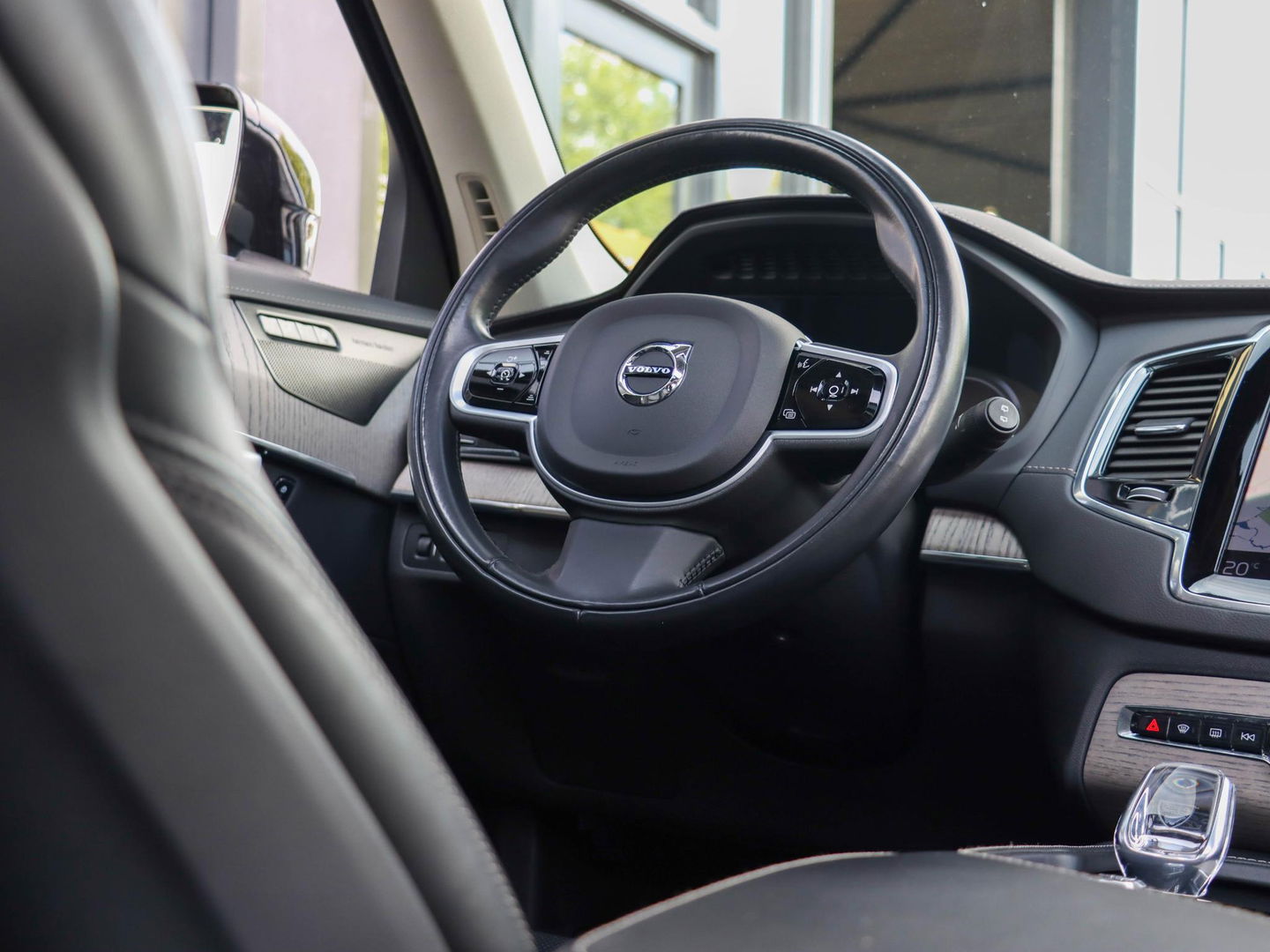 Volvo XC90 T8 Recharge 7p. AWD R-Design | Luchtvering | 22'' | Trekhaak | Stoelkoeling/verwarming