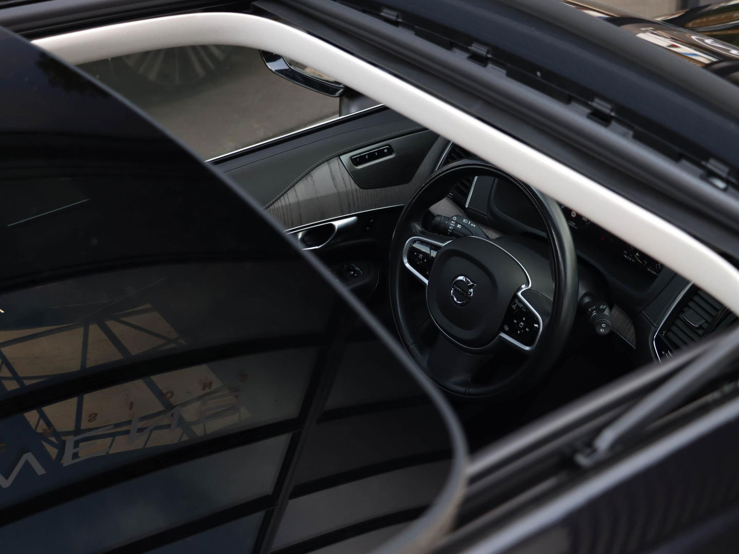 Volvo XC90 T8 Recharge 7p. AWD R-Design | Luchtvering | 22'' | Trekhaak | Stoelkoeling/verwarming
