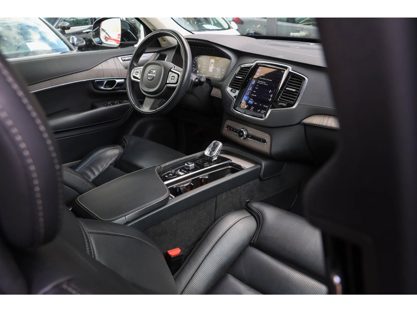 Volvo XC90 T8 Recharge 7p. AWD R-Design | Luchtvering | 22'' | Trekhaak | Stoelkoeling/verwarming