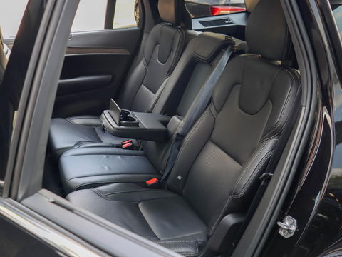 Volvo XC90 T8 Recharge 7p. AWD R-Design | Luchtvering | 22'' | Trekhaak | Stoelkoeling/verwarming