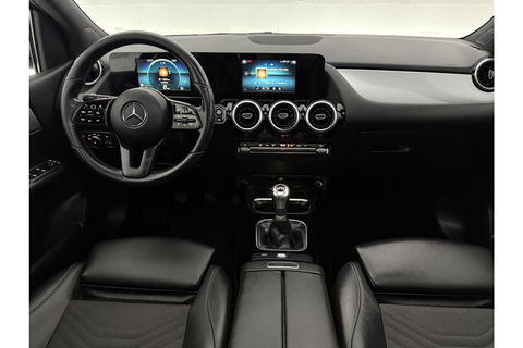 Mercedes-Benz B-Klasse 200 164PK Pano LED Virtual Camera Clima Cruise Stoelverwarming 18"LMV