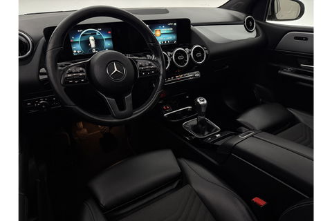 Mercedes-Benz B-Klasse 200 164PK Pano LED Virtual Camera Clima Cruise Stoelverwarming 18"LMV