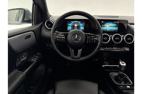 Mercedes-Benz B-Klasse 200 164PK Pano LED Virtual Camera Clima Cruise Stoelverwarming 18"LMV