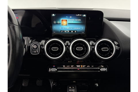 Mercedes-Benz B-Klasse 200 164PK Pano LED Virtual Camera Clima Cruise Stoelverwarming 18"LMV