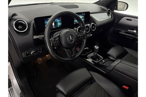 Mercedes-Benz B-Klasse 200 164PK Pano LED Virtual Camera Clima Cruise Stoelverwarming 18"LMV