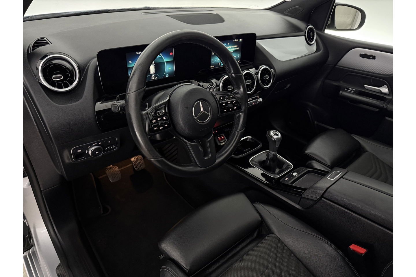 Mercedes-Benz B-Klasse 200 164PK Pano LED Virtual Camera Clima Cruise Stoelverwarming 18"LMV