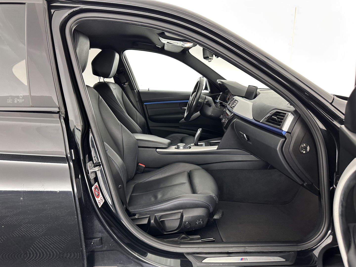BMW 3-serie 330e Centennial High Executive M-Sportpack Aut. *LUXURY-LEATHER | FULL-LED | HEATED-SPORTSEATS | NAVI-FULLMAP | ECC | PDC | CRUISE | 19''ALU*