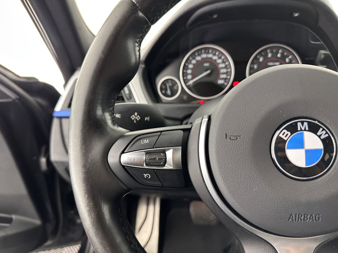 BMW 3-serie 330e Centennial High Executive M-Sportpack Aut. *LUXURY-LEATHER | FULL-LED | HEATED-SPORTSEATS | NAVI-FULLMAP | ECC | PDC | CRUISE | 19''ALU*