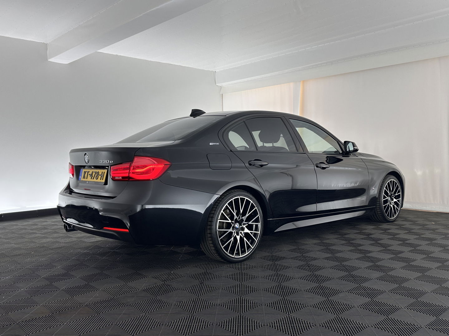 BMW 3-serie 330e Centennial High Executive M-Sportpack Aut. *LUXURY-LEATHER | FULL-LED | HEATED-SPORTSEATS | NAVI-FULLMAP | ECC | PDC | CRUISE | 19''ALU*