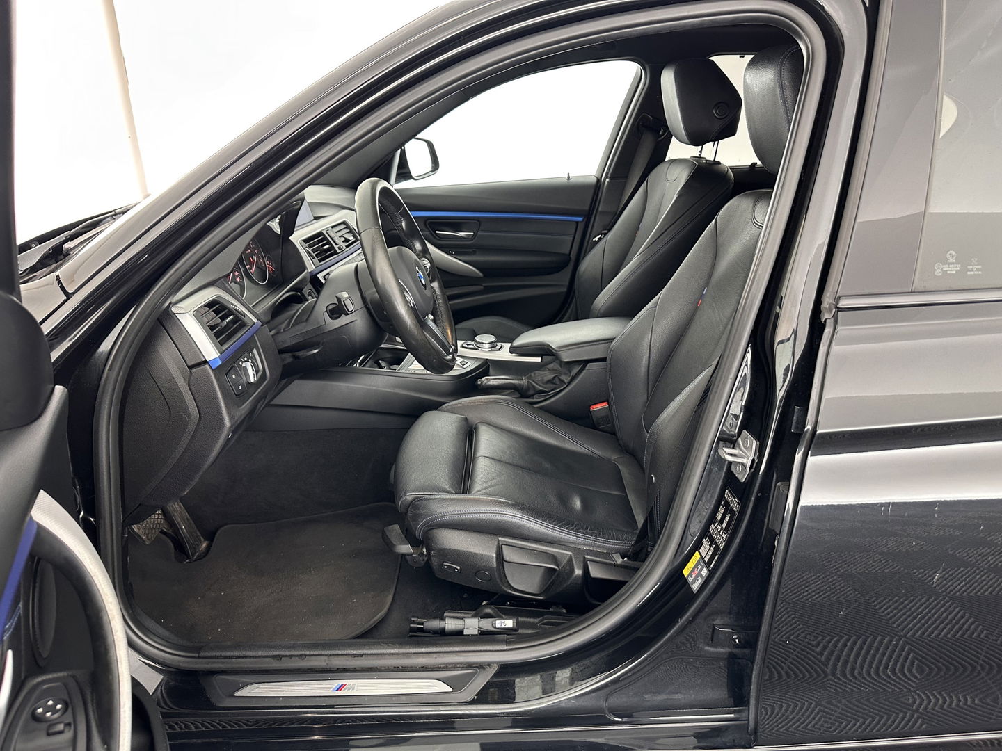 BMW 3-serie 330e Centennial High Executive M-Sportpack Aut. *LUXURY-LEATHER | FULL-LED | HEATED-SPORTSEATS | NAVI-FULLMAP | ECC | PDC | CRUISE | 19''ALU*