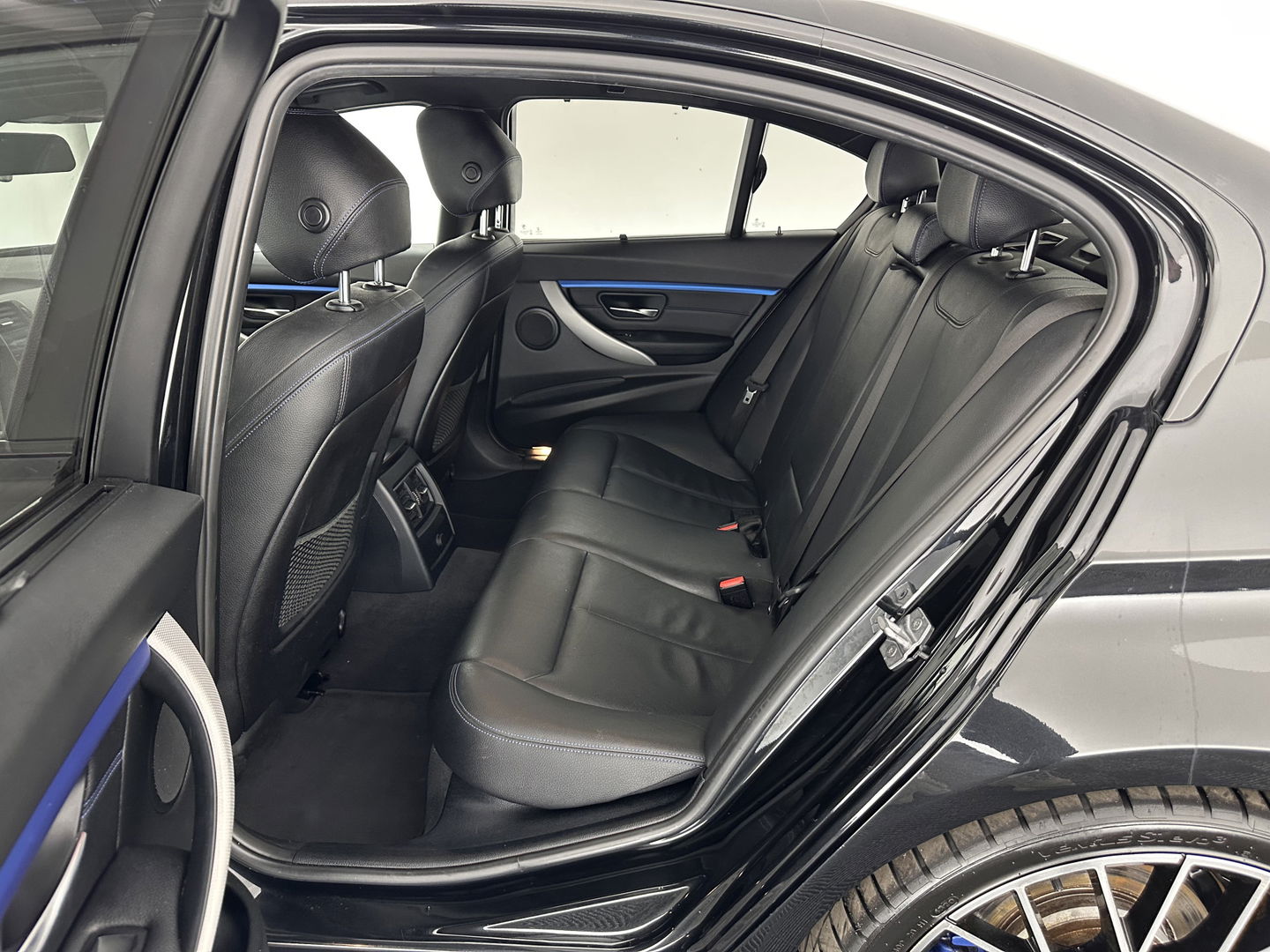 BMW 3-serie 330e Centennial High Executive M-Sportpack Aut. *LUXURY-LEATHER | FULL-LED | HEATED-SPORTSEATS | NAVI-FULLMAP | ECC | PDC | CRUISE | 19''ALU*