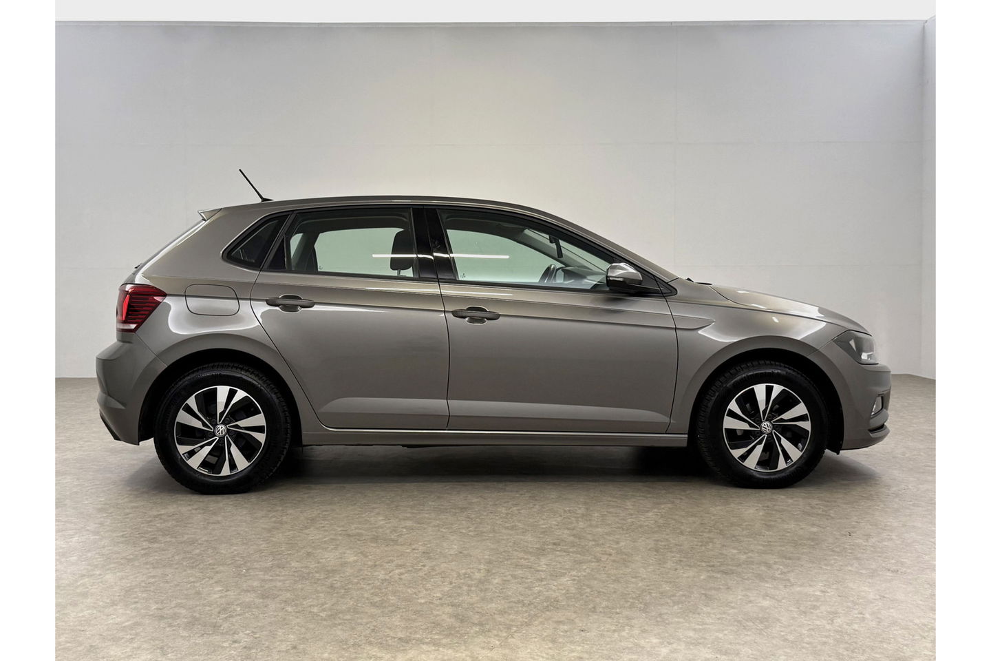 Volkswagen Polo 1.0 TSI LED ACC Carplay Clima Navigatie Stoelverwarming 15"LMV