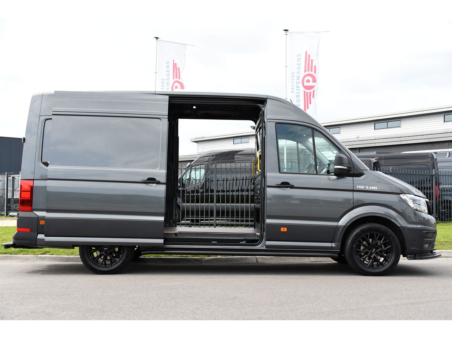 MAN TGE 3.140 35 2.0 L3H3 PB Edition Full Options, Adaptieve Cruise, Carplay, Camera, LED, 2 x Schuifdeur, Clima, Trekhaak, Automaat, Uniek!