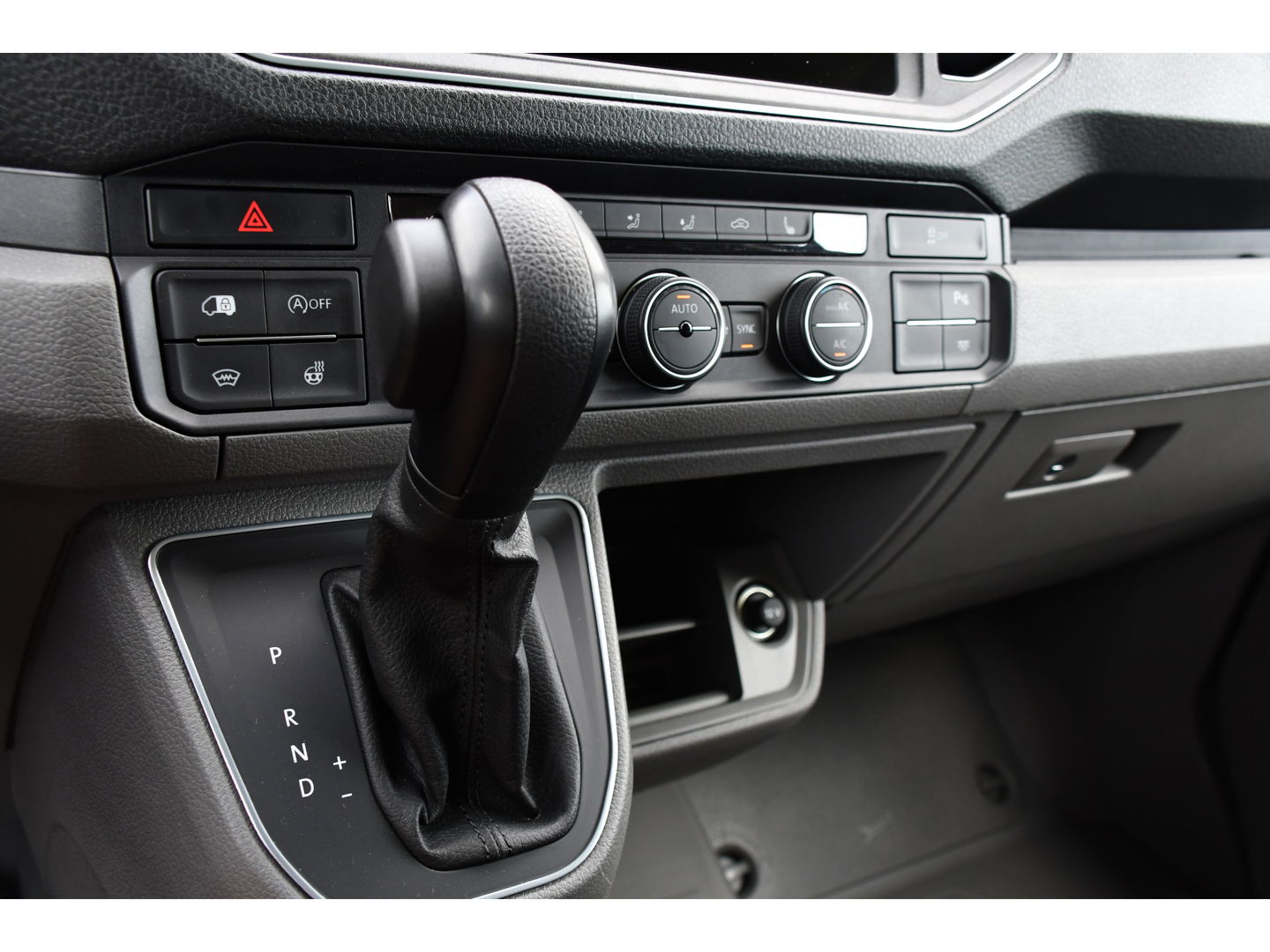MAN TGE 3.140 35 2.0 L3H3 PB Edition Full Options, Adaptieve Cruise, Carplay, Camera, LED, 2 x Schuifdeur, Clima, Trekhaak, Automaat, Uniek!
