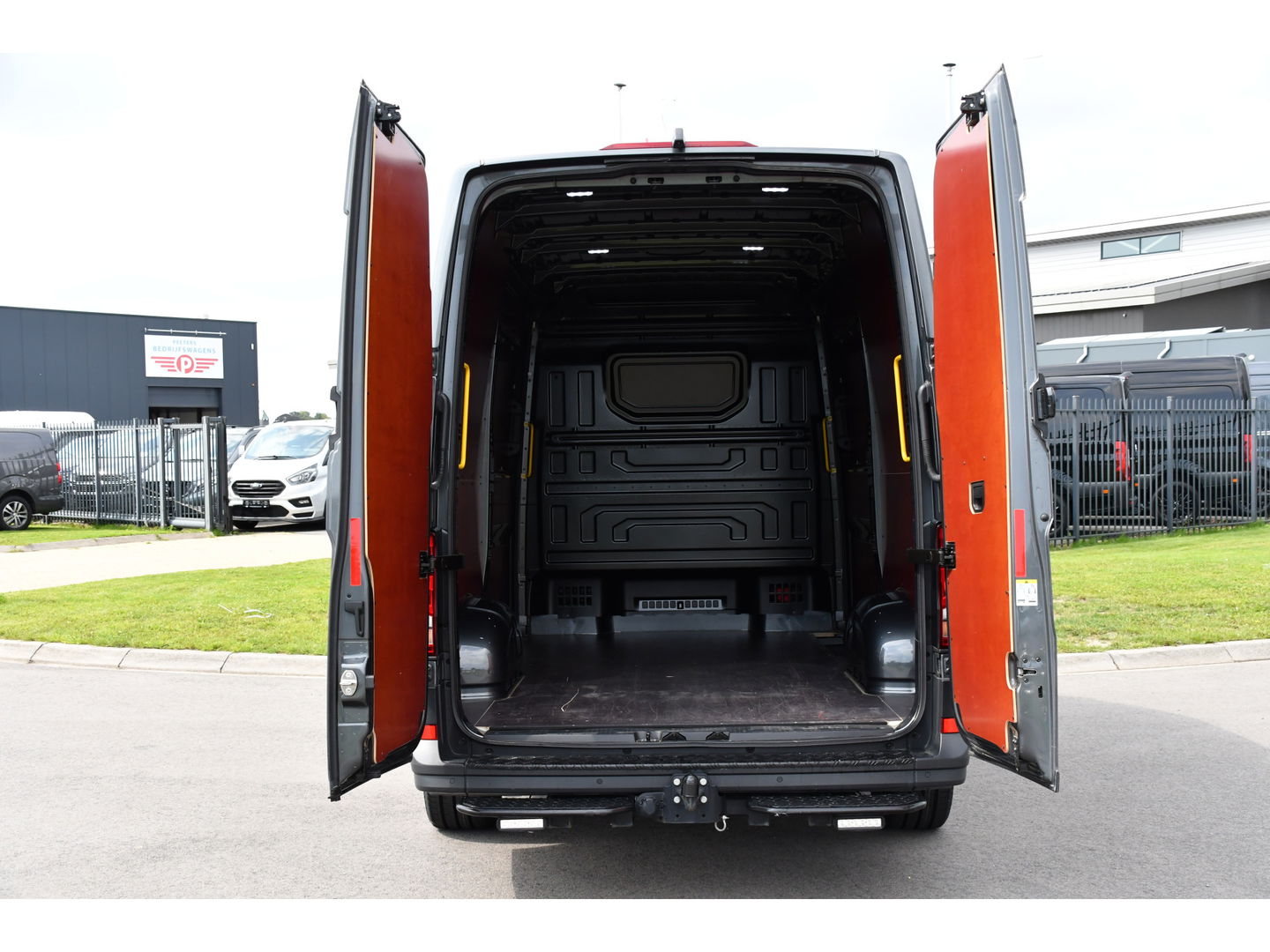 MAN TGE 3.140 35 2.0 L3H3 PB Edition Full Options, Adaptieve Cruise, Carplay, Camera, LED, 2 x Schuifdeur, Clima, Trekhaak, Automaat, Uniek!