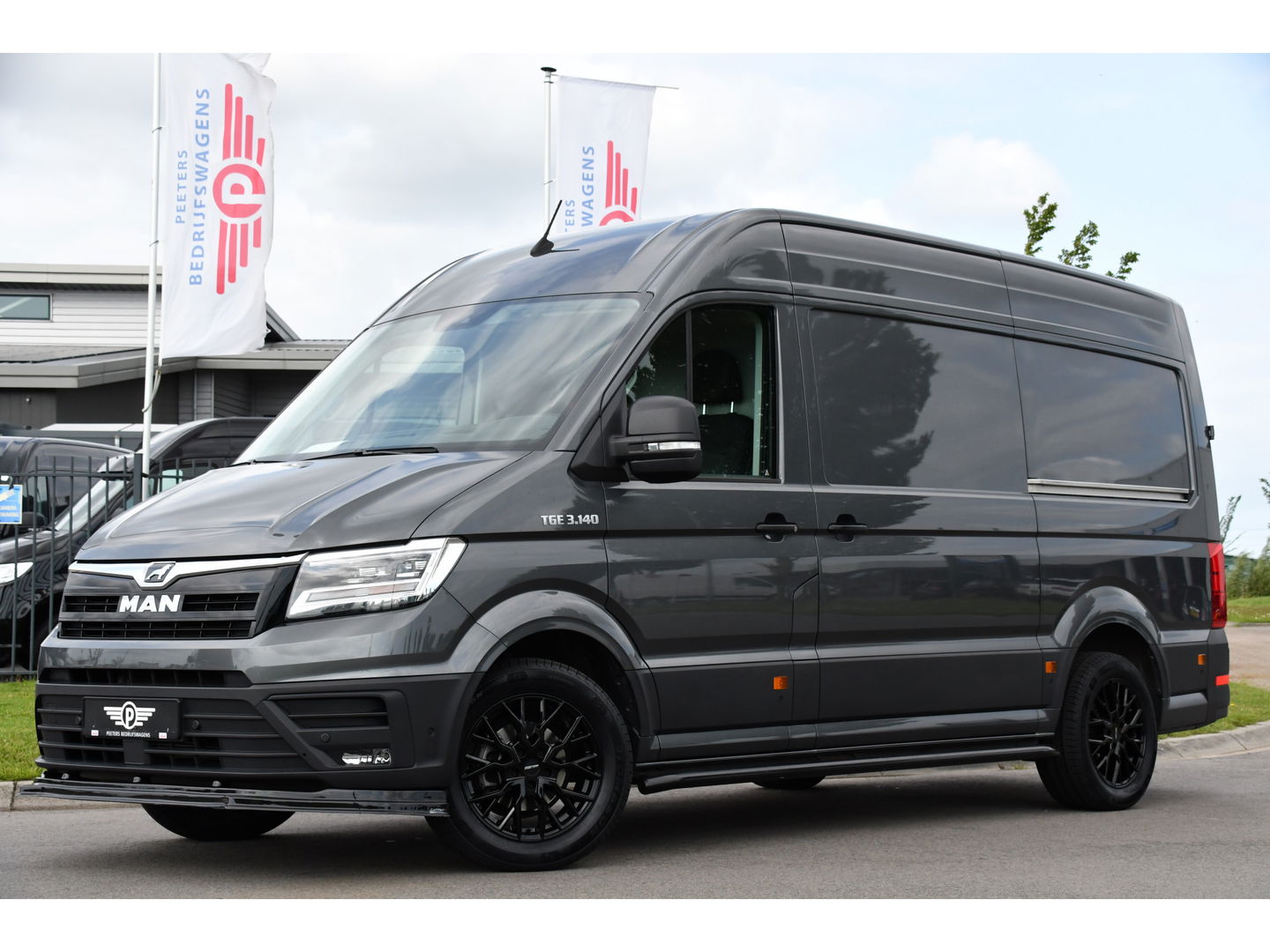 MAN TGE 3.140 35 2.0 L3H3 PB Edition Full Options, Adaptieve Cruise, Carplay, Camera, LED, 2 x Schuifdeur, Clima, Trekhaak, Automaat, Uniek!