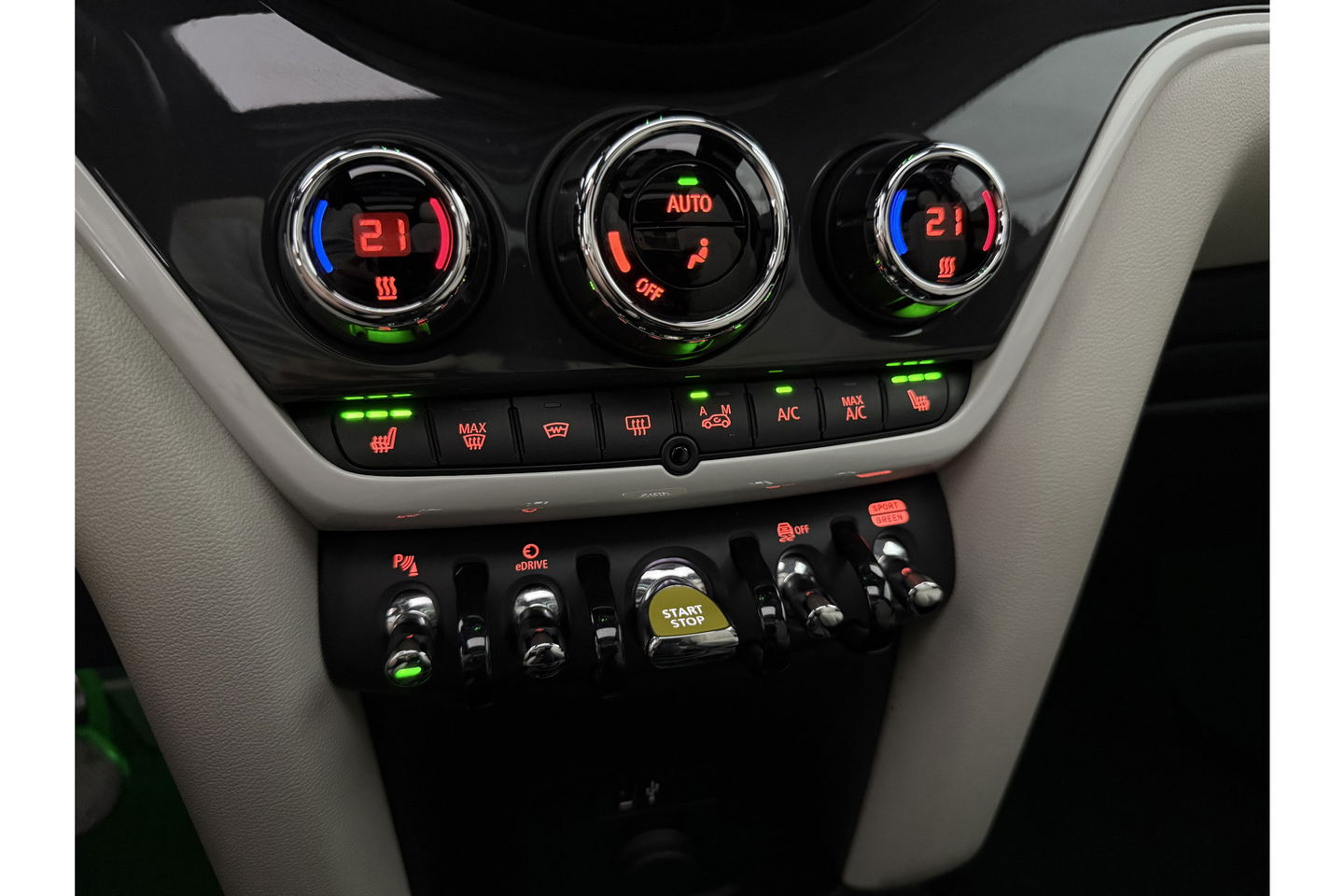 MINI Countryman 1.5 Cooper ALL4 Chili 174PK Hybride Pano Sfeer LED Head-up ACC Camera Carplay Clima Leder Navi PDC 18"LMV
