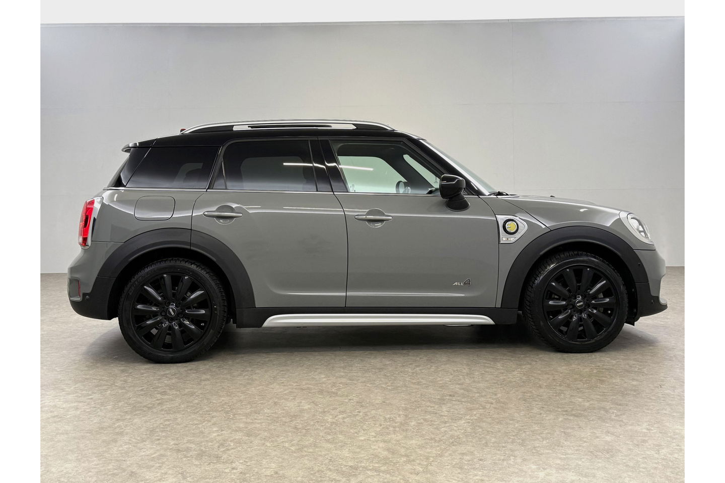 MINI Countryman 1.5 Cooper ALL4 Chili 174PK Hybride Pano Sfeer LED Head-up ACC Camera Carplay Clima Leder Navi PDC 18"LMV