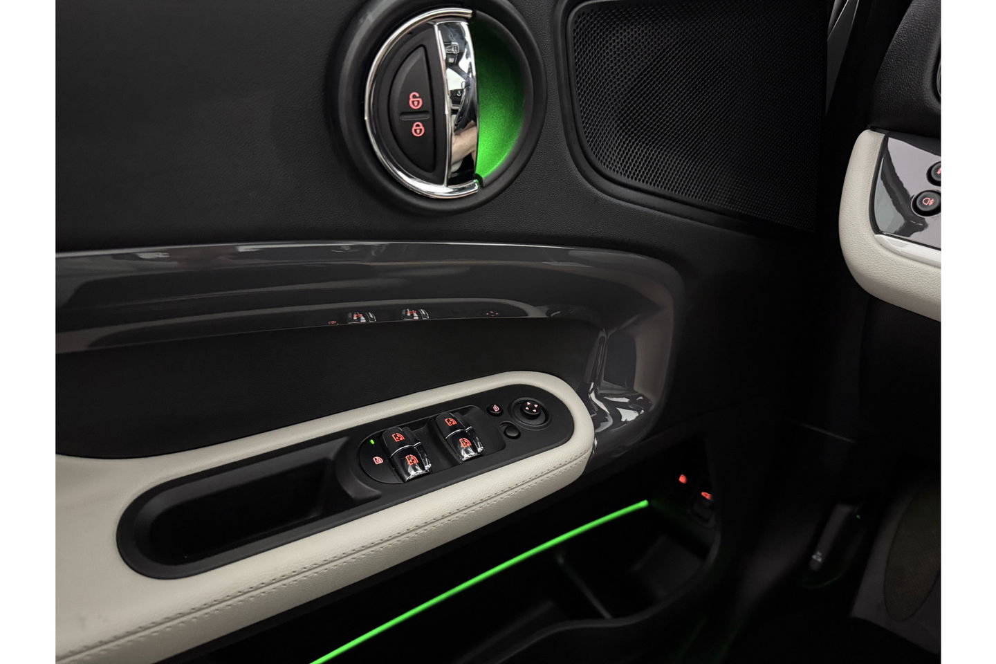 MINI Countryman 1.5 Cooper ALL4 Chili 174PK Hybride Pano Sfeer LED Head-up ACC Camera Carplay Clima Leder Navi PDC 18"LMV