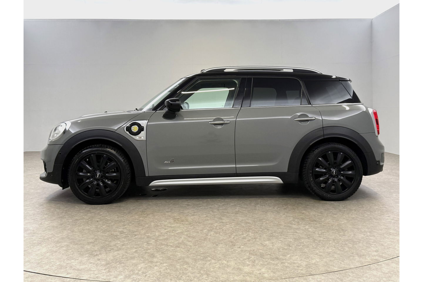 MINI Countryman 1.5 Cooper ALL4 Chili 174PK Hybride Pano Sfeer LED Head-up ACC Camera Carplay Clima Leder Navi PDC 18"LMV